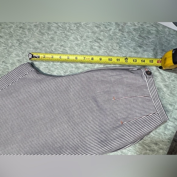 HARVE BENARD COLLECTION Navy and white striped pants size 8. - Picture 8 of 10